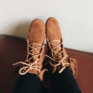 Minnetonka tramper ankle suede boots booties boho